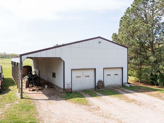 3rd image of 2565 Iuka Rd
