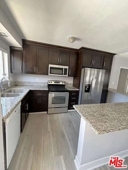 3 bed, 2.0 bath, 1500 sqft, $4,150 — Photo 2