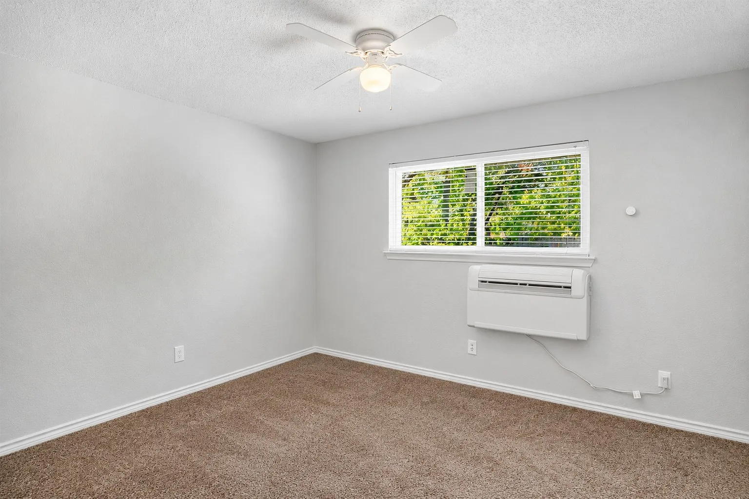 2 bed, 880 sqft, $1,550 — Photo 3
