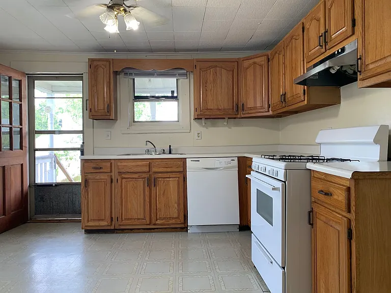 353 Green St — Photo 7