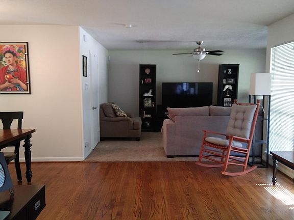 Entry/Den