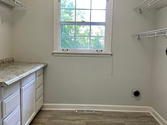 4th image of 229 Williamsburg Cir