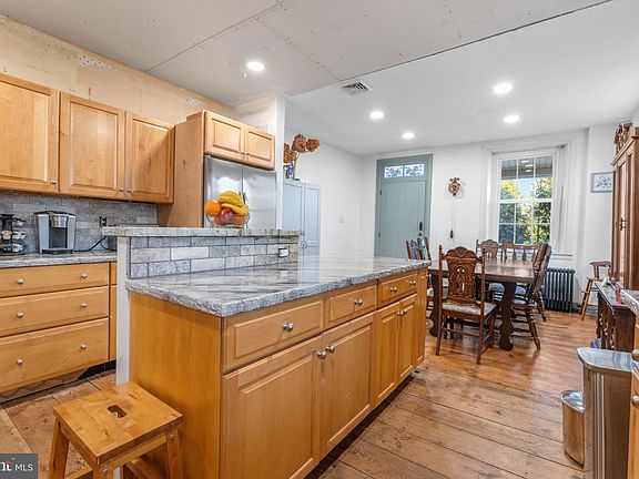 5th image of 800 E Cherry Rd