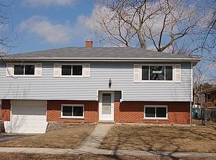 496 W Diversey Ave, Addison, IL 60101