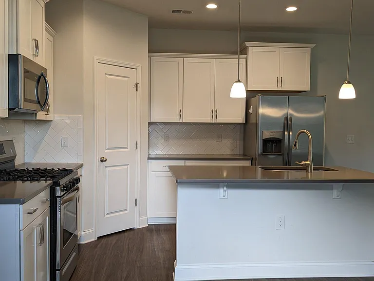 1127 Longitude Dr — Photo 8