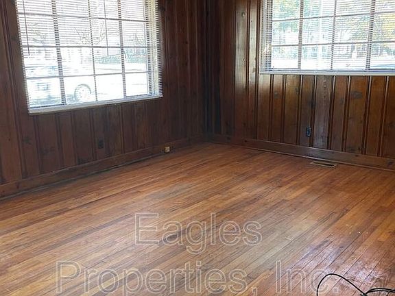 3rd image of 1112 Beech St