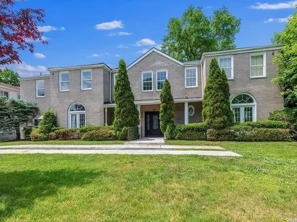 52 Forest Row, Great Neck, NY 11024