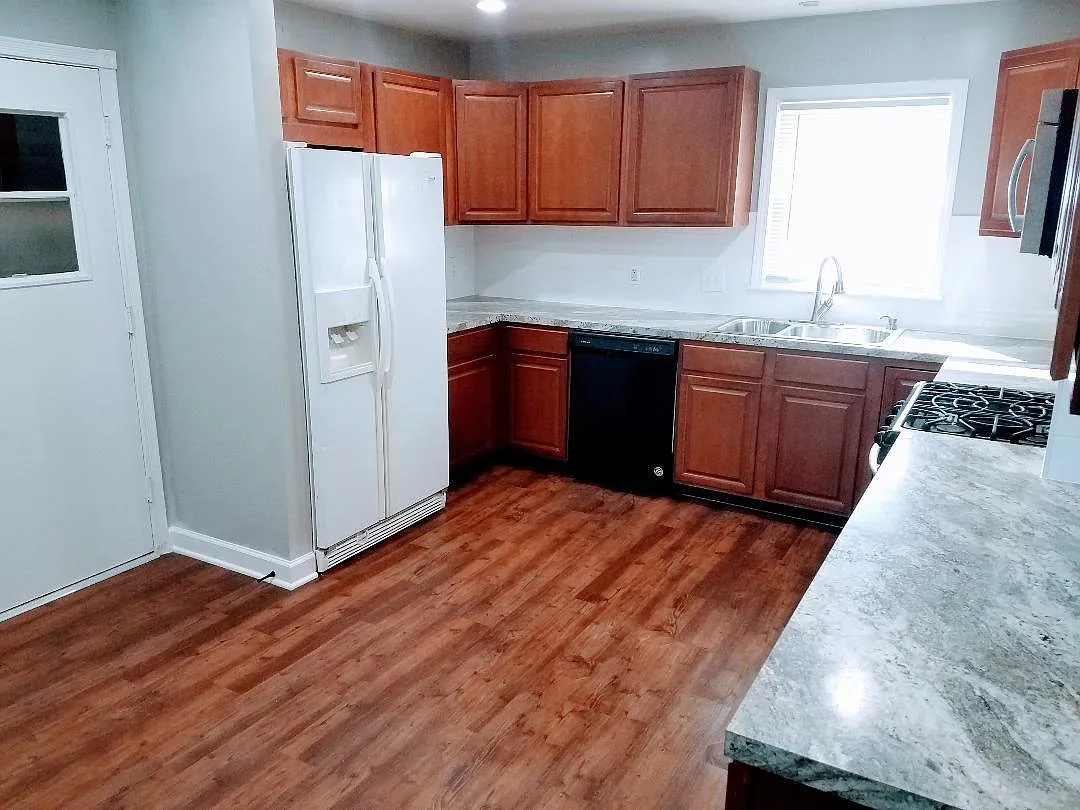 214 N White Dr — Photo 4