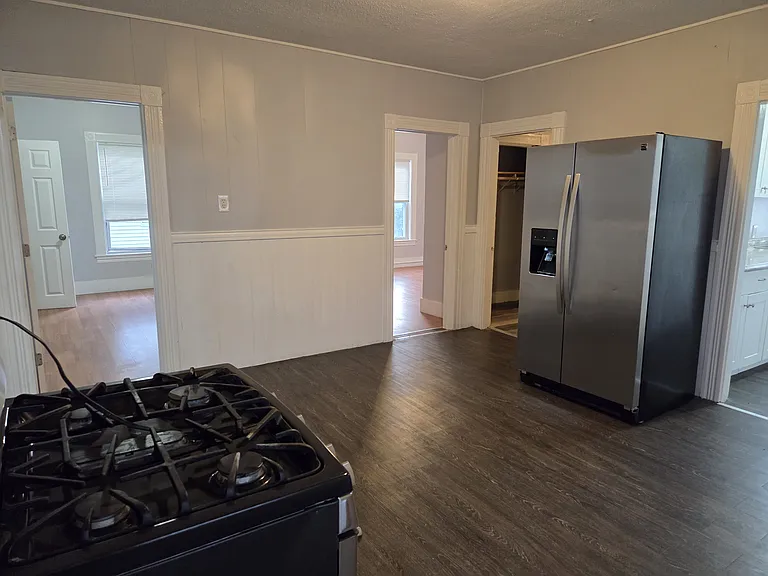 186 Bell St #2 — Photo 4