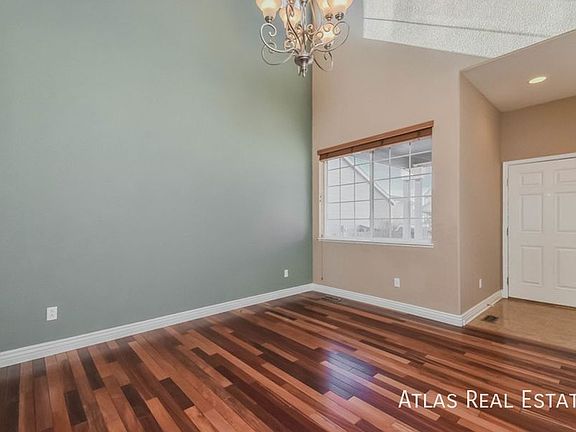 4th image of 430 Winebrook Way