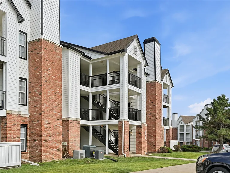 Villa Estates at Lenexa — Photo 55