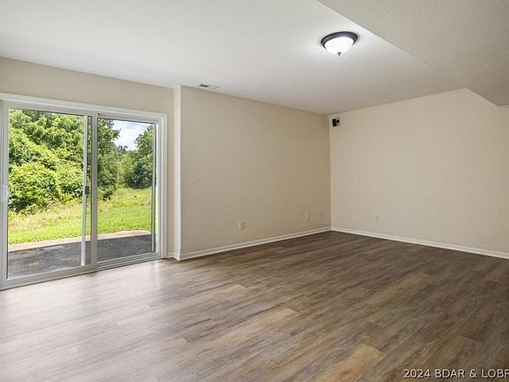 3rd image of 77 Starcrest Dr