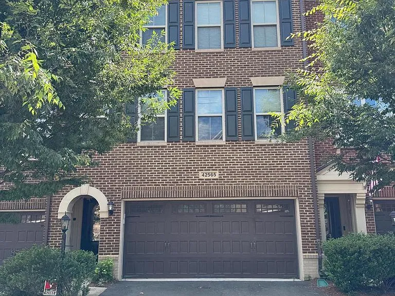 42565 Dreamweaver Dr — Photo 1