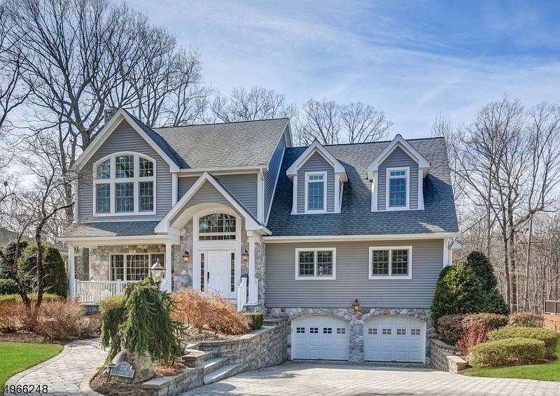 1st image of 237 Canterbury Dr