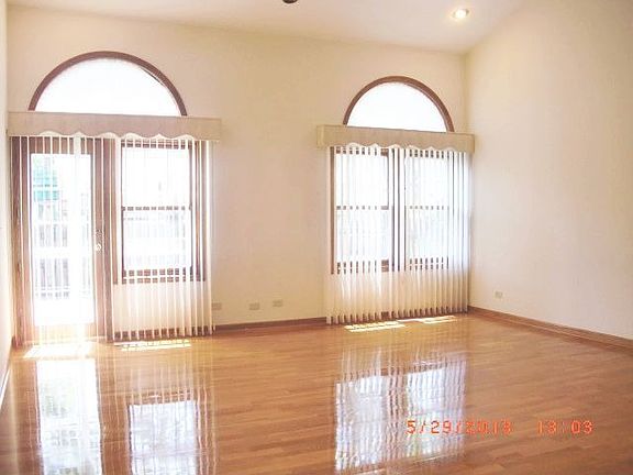2nd image of 3058 N Daniels Ct
