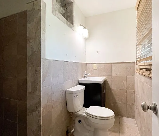 1606 Madrid Ave — Photo 47