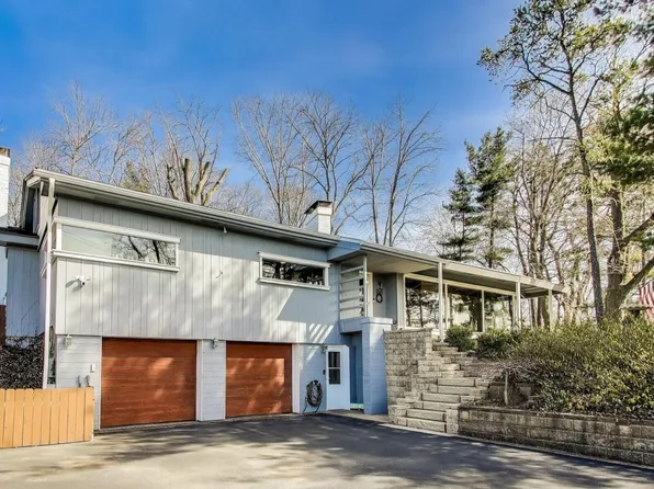 25 Skyline Dr, Portage, IN 46368