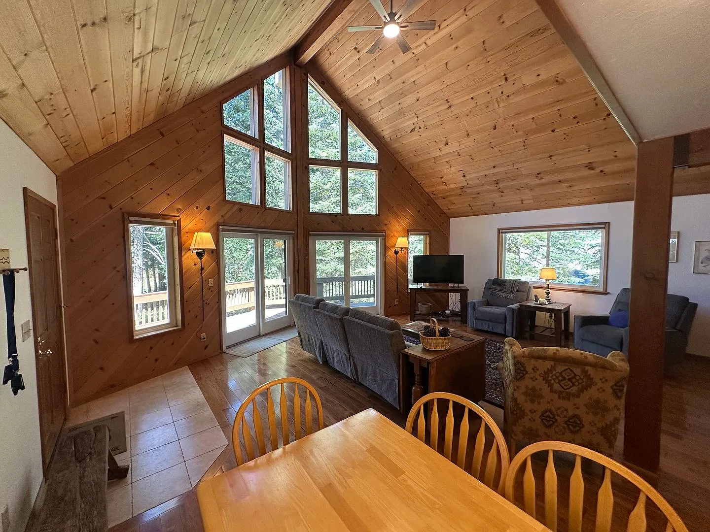 Large Four Bed Ski Lease in Tahoe Donner — Photo 4