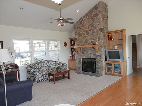 5th image of 12217 Dream St SW