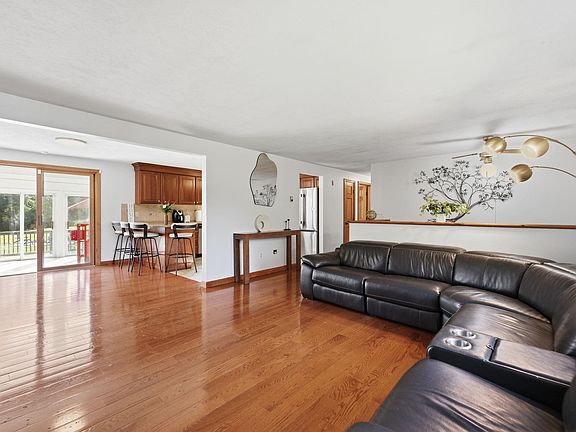 4th image of 12 Constance Drive
