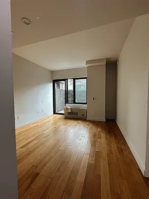 Rented by Artur Gutman, LREB | media 30