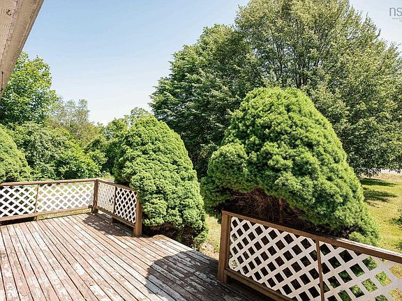 4th image of 353 Meadowvale Rd