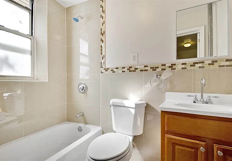 195 Driggs Ave #5B — Photo 6