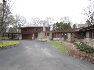 7740 N Club Cir, Fox Pt, WI 53217