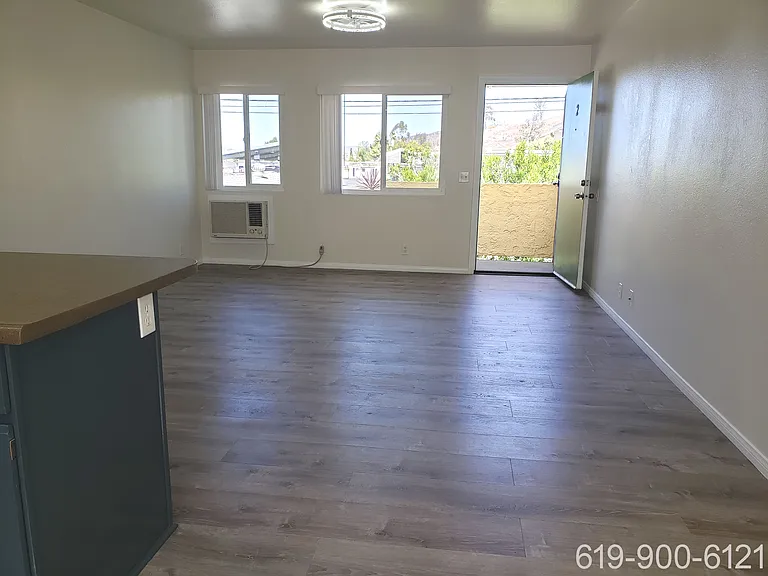 1261 Victor St #10 — Photo 9