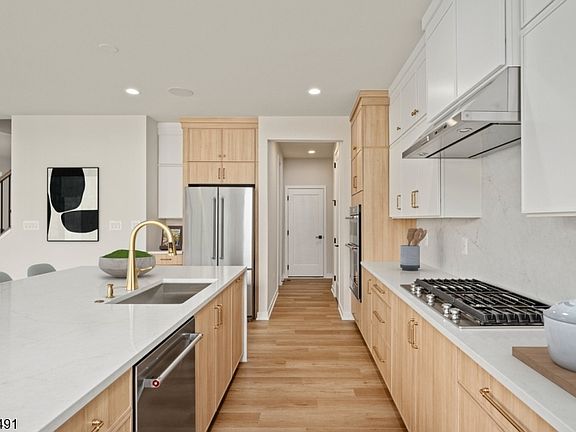 3rd image of 48 Van Tine Boulevard
