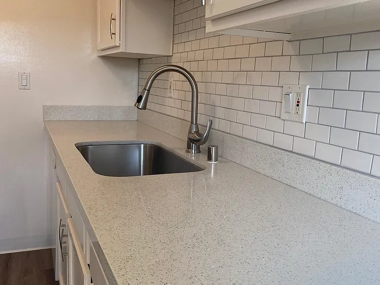 Union Manor — Photo 17