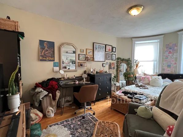 1359 Commonwealth Ave APT 1, Allston, MA 02134