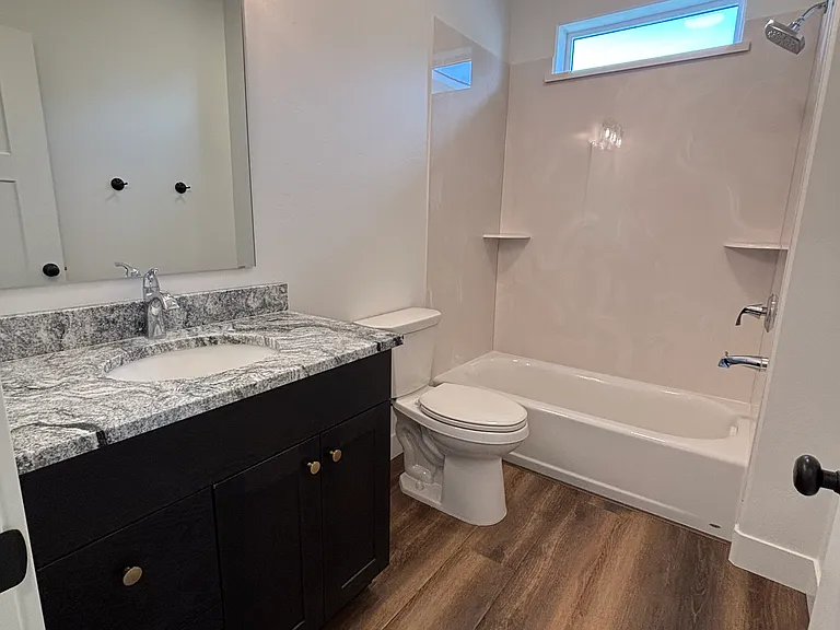 1417 Meadow Ln — Photo 3