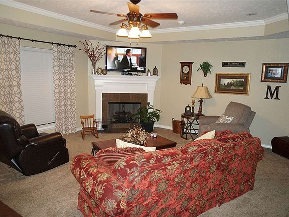 2nd image of 462 Meadowridge Cir