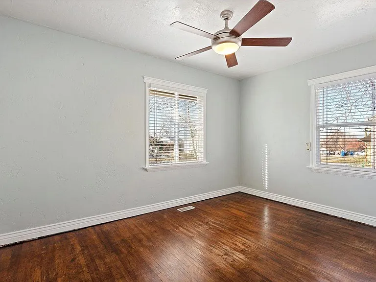 3940 Evelyn Rd — Photo 12