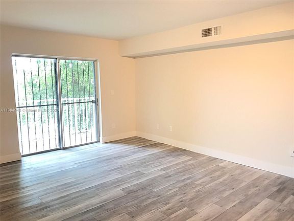 5th image of 270 NW 107th Ave APT 203