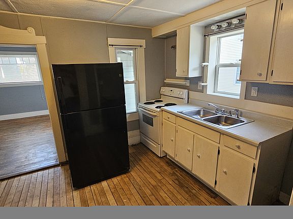 Kitchen (view 1)