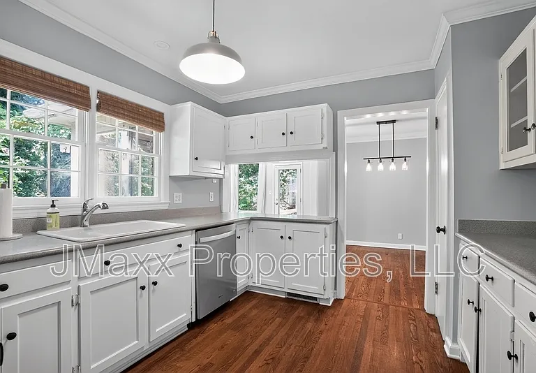 807 Cardova Dr NE — Photo 9