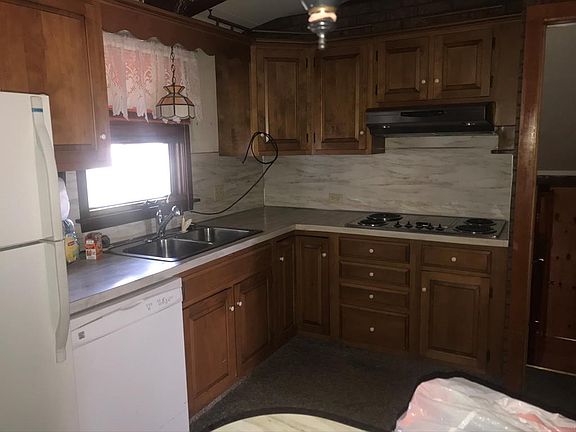 3rd image of 200 Wilmot Dr