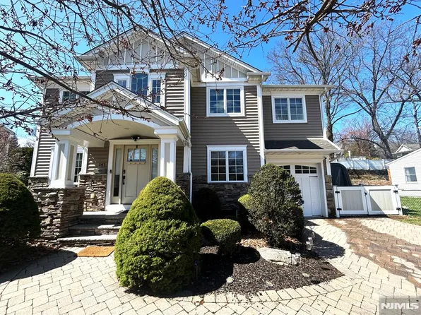 141 Brookside Ave, Cresskill, NJ 07626