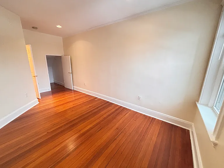 191 Winthrop Rd — Photo 3