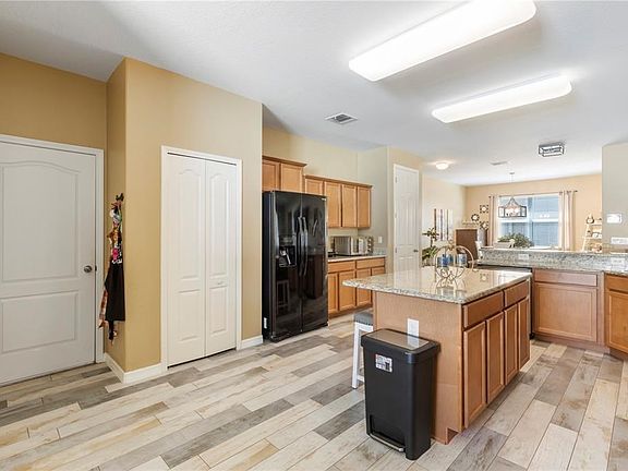 3rd image of 7234 Cedarcrest Blvd