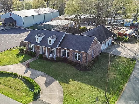 3rd image of 20 Center Rd