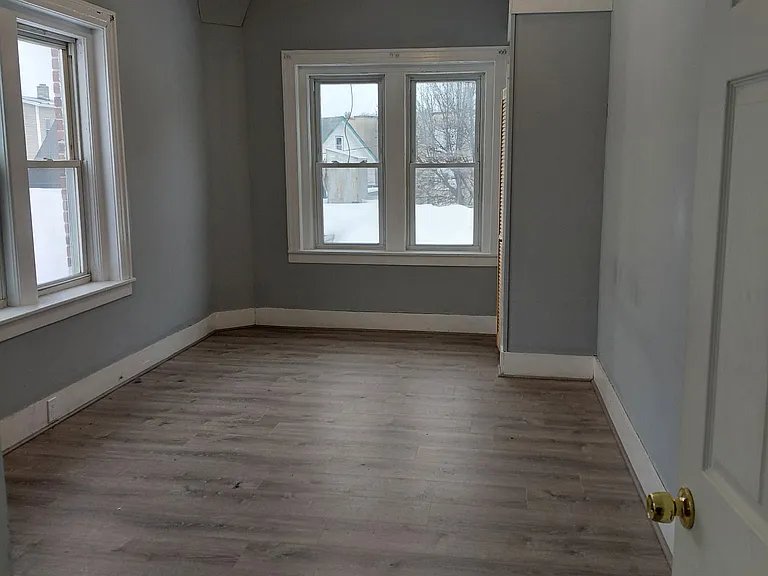 498 Main St #6 — Photo 3