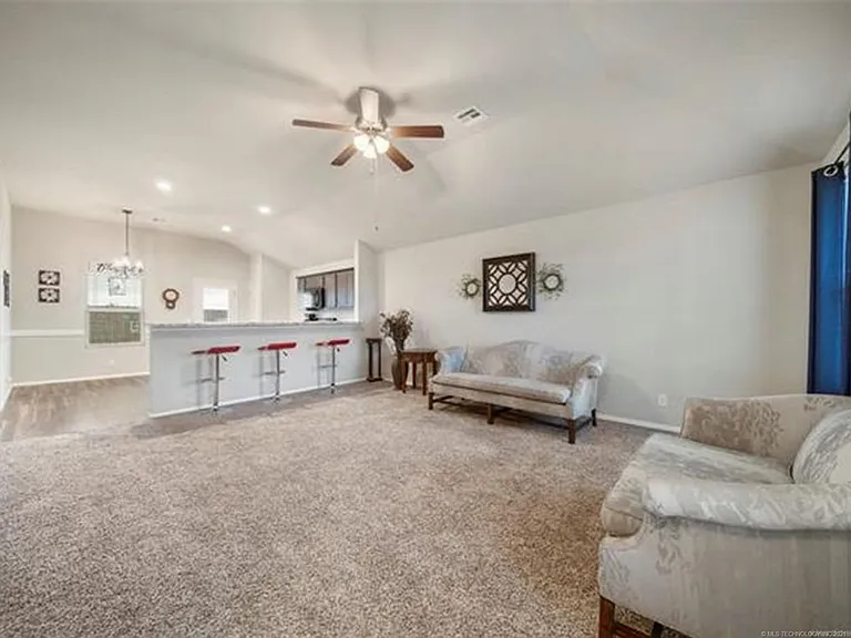 1204 E Quincy St — Photo 4