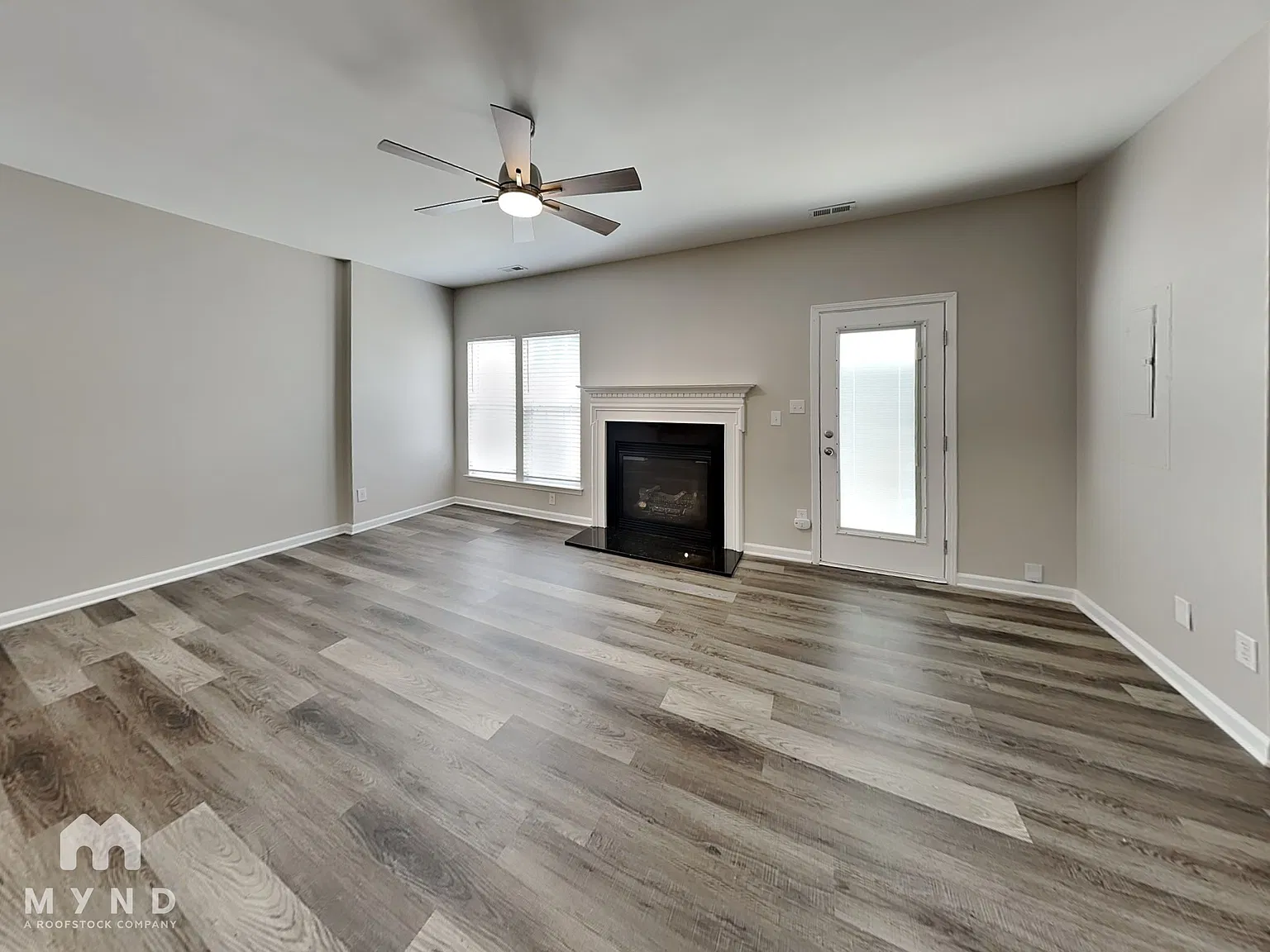 3 bed, 3.0 bath, 1500 sqft, $1,880 — Photo 2