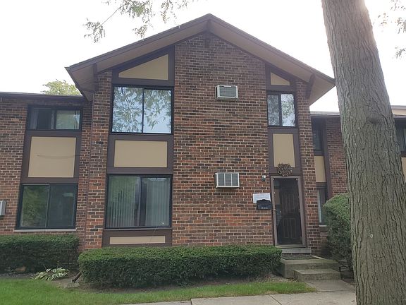 3rd image of 1S243 Stratford Ln