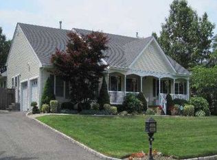 36 Fieldhouse Ave, East Setauket, NY 11733