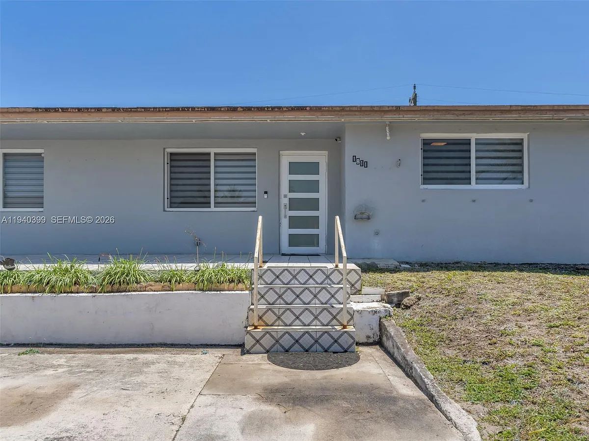Building Photo - 1811 SW 97th Ter #2