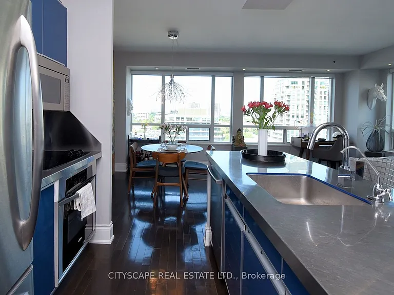 903 Bloor St W — Photo 13